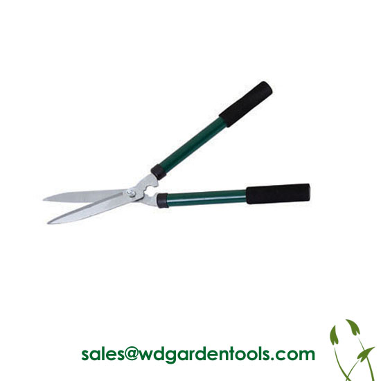 Long handled pruning shears