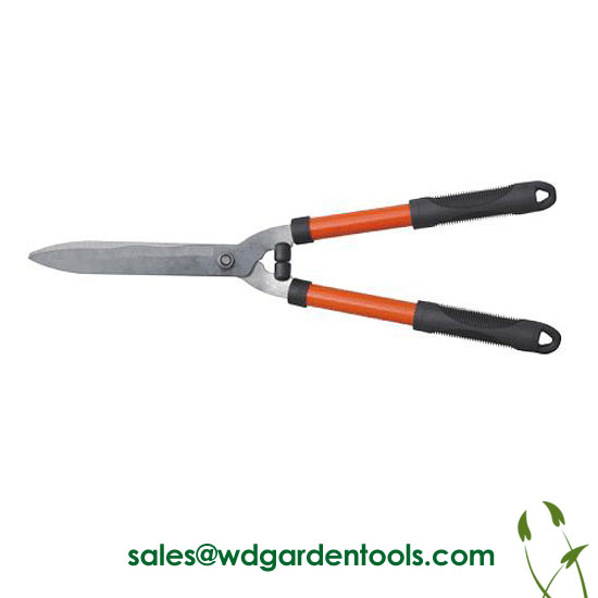 Long handled hedge shears