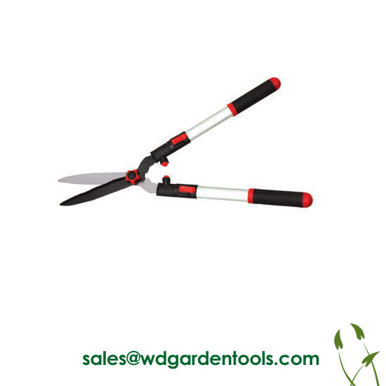 Manual hedge trimmer